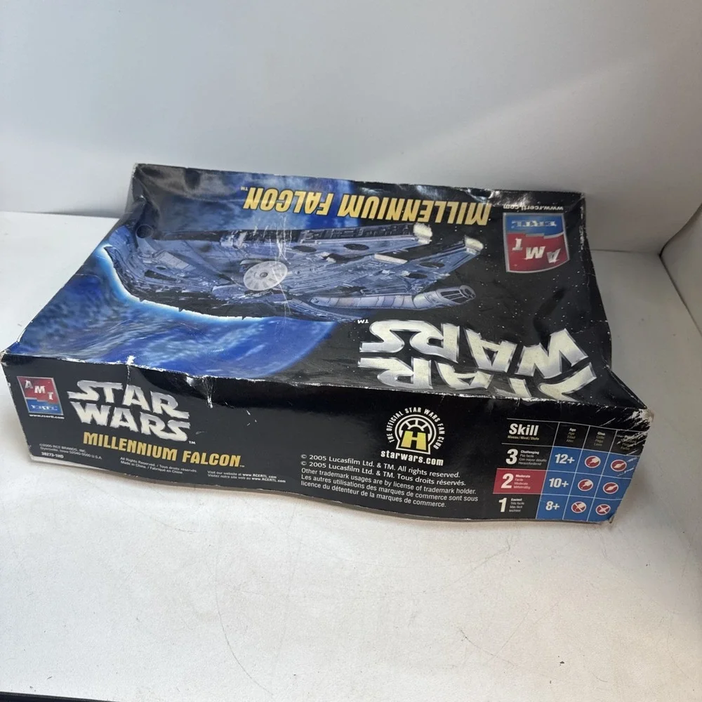 Star Wars Millennium Falcon Model Kit AMT ERTL #38273 Movie Print Open Box (106)